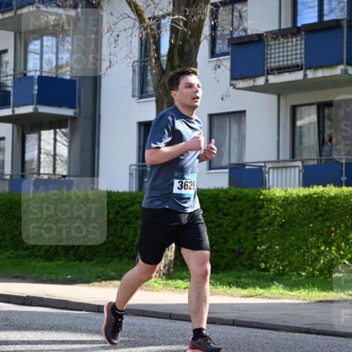 12.04.2026 - 45. Internationalen Wilhelmsburger Insellauf J. Mangold http://msf.ph/oto/9458589 12.04.2026 10:36:39 Ziel 2090, 5691, 3796, 2582, 3629, 3894, 4544, 3230, 4978, 5567, 2375, 2444, 3670, 2451, 2106, 4467, 4482 meine-sportfotos.de