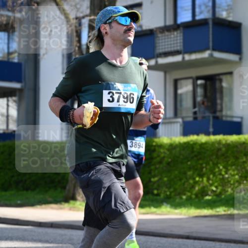 12.04.2026 - 45. Internationalen Wilhelmsburger Insellauf J. Mangold http://msf.ph/oto/9458595 12.04.2026 10:36:40 Ziel 2090, 5691, 3796, 2582, 3629, 3894, 4544, 3230, 4978, 5567, 2375, 2444, 3670, 2451, 2106, 4467, 4482, 4779 meine-sportfotos.de