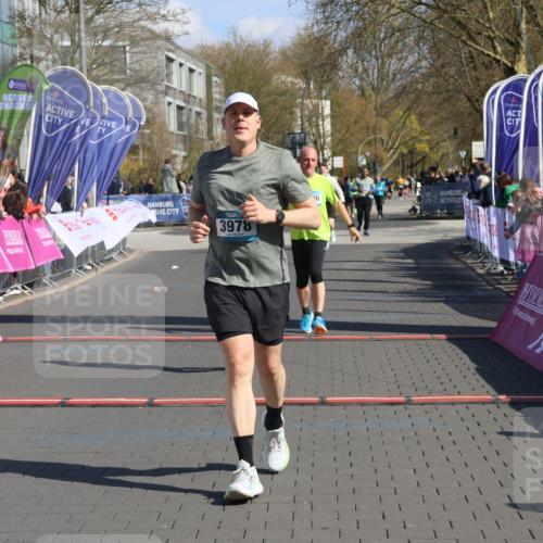 12.04.2026 - 45. Internationalen Wilhelmsburger Insellauf Strokosch-Dieckow http://msf.ph/oto/9458602 12.04.2026 11:05:04 Ziel 3978, 4484, 4486, 3678 meine-sportfotos.de
