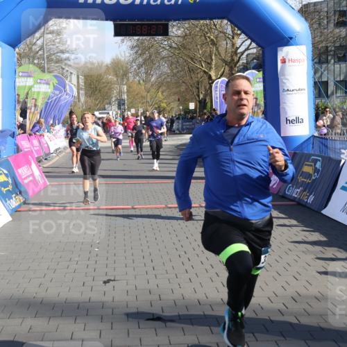 12.04.2026 - 45. Internationalen Wilhelmsburger Insellauf Strokosch-Dieckow http://msf.ph/oto/9458606 12.04.2026 10:48:26 Ziel 4834, 4330, 3311, 2809, 4415, 4681, 2373, 2384 meine-sportfotos.de