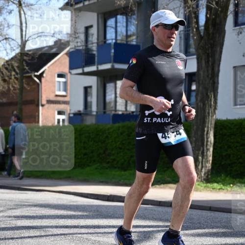 12.04.2026 - 45. Internationalen Wilhelmsburger Insellauf J. Mangold http://msf.ph/oto/9458611 12.04.2026 10:36:42 Ziel 5691, 3796, 2582, 3629, 3894, 4544, 3230, 4978, 5567, 2375, 2444, 3670, 2451, 2106, 4467, 4482, 4779, 3492 meine-sportfotos.de