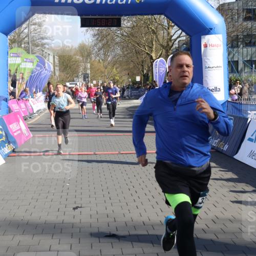 12.04.2026 - 45. Internationalen Wilhelmsburger Insellauf Strokosch-Dieckow http://msf.ph/oto/9458614 12.04.2026 10:48:26 Ziel 4834, 4330, 3311, 2809, 4415, 4681, 2373, 2384 meine-sportfotos.de