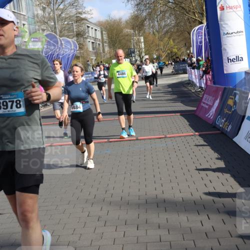 12.04.2026 - 45. Internationalen Wilhelmsburger Insellauf Strokosch-Dieckow http://msf.ph/oto/9458624 12.04.2026 11:05:06 Ziel 4484, 4486, 3678, 2204, 5570, 3679 meine-sportfotos.de