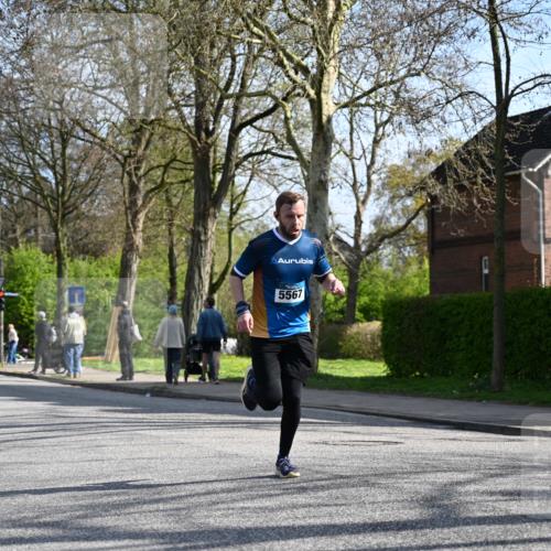 12.04.2026 - 45. Internationalen Wilhelmsburger Insellauf J. Mangold http://msf.ph/oto/9458627 12.04.2026 10:36:59 Ziel 4978, 5567, 2375, 2444, 3670, 2451, 2106, 4467, 4482, 4482, 4779, 3492, 5643, 3238, 2531, 5496 meine-sportfotos.de