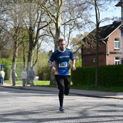 12.04.2026 - 45. Internationalen Wilhelmsburger Insellauf J. Mangold http://msf.ph/oto/9458633 12.04.2026 10:36:59 Ziel 4978, 5567, 2375, 2444, 3670, 2451, 2106, 4467, 4482, 4482, 4779, 3492, 5643, 3238, 2531, 5496 meine-sportfotos.de
