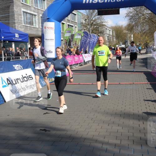 12.04.2026 - 45. Internationalen Wilhelmsburger Insellauf Strokosch-Dieckow http://msf.ph/oto/9458650 12.04.2026 11:05:07 Ziel 4484, 4486, 3678, 2204, 5570, 3679 meine-sportfotos.de