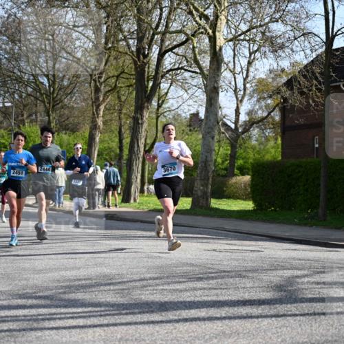 12.04.2026 - 45. Internationalen Wilhelmsburger Insellauf J. Mangold http://msf.ph/oto/9458651 12.04.2026 10:37:06 Ziel 5567, 2375, 2444, 3670, 2451, 2106, 4467, 4482, 4779, 3492, 3492, 5643, 3238, 2531, 5496, 5251, 3182, 2568, 2657 meine-sportfotos.de