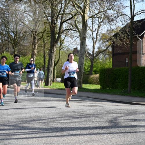 12.04.2026 - 45. Internationalen Wilhelmsburger Insellauf J. Mangold http://msf.ph/oto/9458654 12.04.2026 10:37:06 Ziel 5567, 2375, 2444, 3670, 2451, 2106, 4467, 4482, 4779, 3492, 3492, 5643, 3238, 2531, 5496, 5251, 3182, 2568, 2657 meine-sportfotos.de