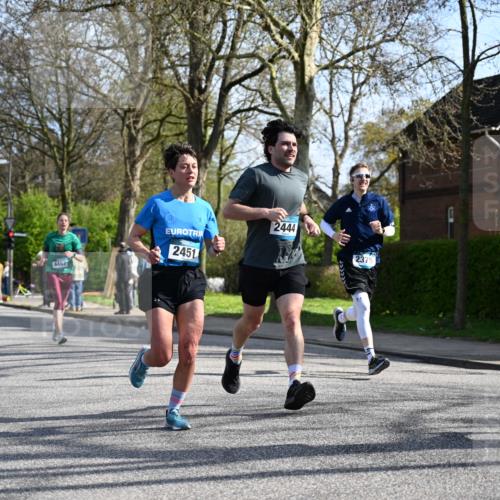 12.04.2026 - 45. Internationalen Wilhelmsburger Insellauf J. Mangold http://msf.ph/oto/9458668 12.04.2026 10:37:07 Ziel 5567, 2375, 2444, 3670, 2451, 2106, 4467, 4482, 4779, 3492, 5643, 5643, 3238, 2531, 5496, 5251, 3182, 2568, 2657 meine-sportfotos.de