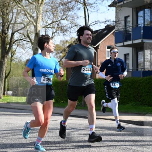 12.04.2026 - 45. Internationalen Wilhelmsburger Insellauf J. Mangold http://msf.ph/oto/9458680 12.04.2026 10:37:08 Ziel 5567, 2375, 2444, 3670, 2451, 2106, 4467, 4482, 4779, 3492, 5643, 3238, 2531, 5496, 5251, 3182, 2568, 2657, 4833, 5706 meine-sportfotos.de