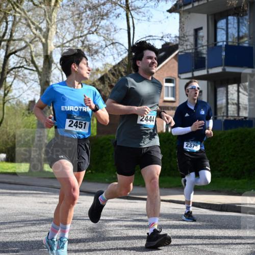 12.04.2026 - 45. Internationalen Wilhelmsburger Insellauf J. Mangold http://msf.ph/oto/9458681 12.04.2026 10:37:08 Ziel 5567, 2375, 2444, 3670, 2451, 2106, 4467, 4482, 4779, 3492, 5643, 3238, 2531, 5496, 5251, 3182, 2568, 2657, 4833, 5706 meine-sportfotos.de