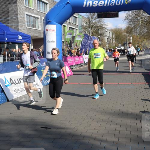 12.04.2026 - 45. Internationalen Wilhelmsburger Insellauf Strokosch-Dieckow http://msf.ph/oto/9458685 12.04.2026 11:05:08 Ziel 4484, 4486, 3678, 2204, 5570, 3679 meine-sportfotos.de