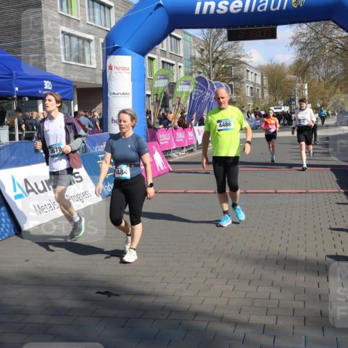 12.04.2026 - 45. Internationalen Wilhelmsburger Insellauf Strokosch-Dieckow http://msf.ph/oto/9458692 12.04.2026 11:05:08 Ziel 4484, 4486, 3678, 2204, 5570, 3679 meine-sportfotos.de