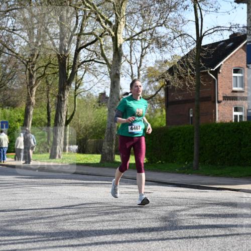 12.04.2026 - 45. Internationalen Wilhelmsburger Insellauf J. Mangold http://msf.ph/oto/9458700 12.04.2026 10:37:10 Ziel 2375, 2444, 3670, 2451, 2106, 4467, 4482, 4779, 3492, 5643, 3238, 3238, 2531, 5496, 5251, 3182, 2568, 2657, 4833, 5706 meine-sportfotos.de