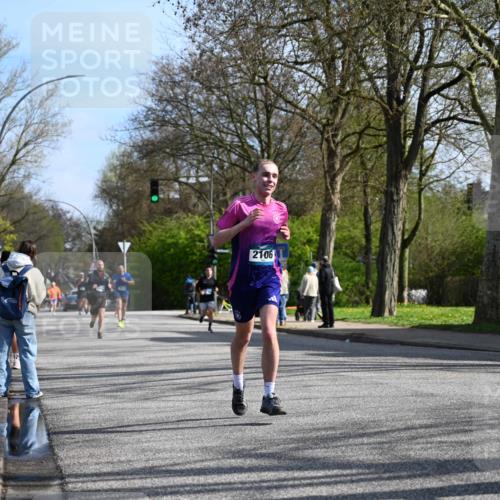 12.04.2026 - 45. Internationalen Wilhelmsburger Insellauf J. Mangold http://msf.ph/oto/9458706 12.04.2026 10:37:12 Ziel 2444, 3670, 2451, 2106, 4467, 4482, 4779, 3492, 5643, 3238, 2531, 5496, 5251, 5251, 3182, 2568, 2657, 4833, 5706 meine-sportfotos.de
