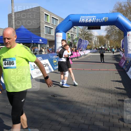 12.04.2026 - 45. Internationalen Wilhelmsburger Insellauf Strokosch-Dieckow http://msf.ph/oto/9458709 12.04.2026 11:05:12 Ziel 2204, 5570, 3679, 3064 meine-sportfotos.de