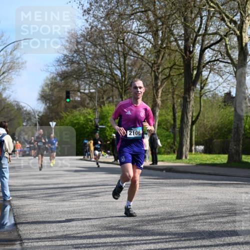 12.04.2026 - 45. Internationalen Wilhelmsburger Insellauf J. Mangold http://msf.ph/oto/9458711 12.04.2026 10:37:12 Ziel 2444, 3670, 2451, 2106, 4467, 4482, 4779, 3492, 5643, 3238, 2531, 5496, 5251, 5251, 3182, 2568, 2657, 4833, 5706 meine-sportfotos.de