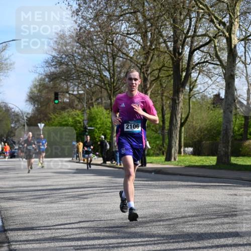 12.04.2026 - 45. Internationalen Wilhelmsburger Insellauf J. Mangold http://msf.ph/oto/9458714 12.04.2026 10:37:12 Ziel 2444, 3670, 2451, 2106, 4467, 4482, 4779, 3492, 5643, 3238, 2531, 5496, 5251, 5251, 3182, 2568, 2657, 4833, 5706 meine-sportfotos.de