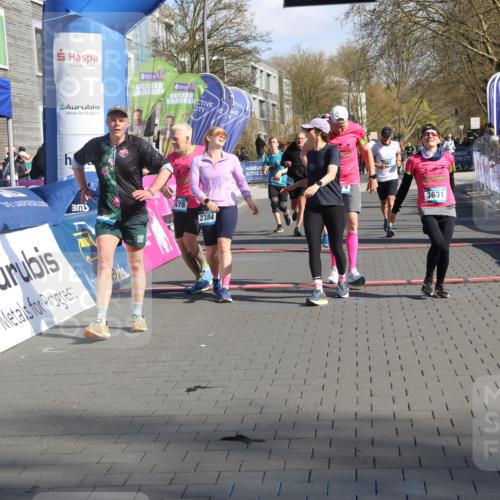 12.04.2026 - 45. Internationalen Wilhelmsburger Insellauf Strokosch-Dieckow http://msf.ph/oto/9458726 12.04.2026 10:48:32 Ziel 4415, 4681, 2373, 2384, 2442, 3631, 5578, 3414, 3307, 4882, 2053, 4563, 4866 meine-sportfotos.de