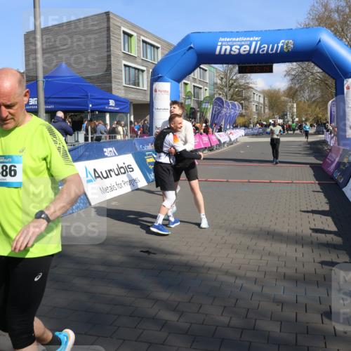 12.04.2026 - 45. Internationalen Wilhelmsburger Insellauf Strokosch-Dieckow http://msf.ph/oto/9458734 12.04.2026 11:05:12 Ziel 2204, 5570, 3679, 3064 meine-sportfotos.de