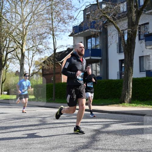 12.04.2026 - 45. Internationalen Wilhelmsburger Insellauf J. Mangold http://msf.ph/oto/9458749 12.04.2026 10:37:20 Ziel 2106, 4467, 4482, 4779, 3492, 5643, 3238, 2531, 5496, 5251, 3182, 2568, 2657, 4833, 5706, 4833, 5706, 2105, 4013, 3386 meine-sportfotos.de