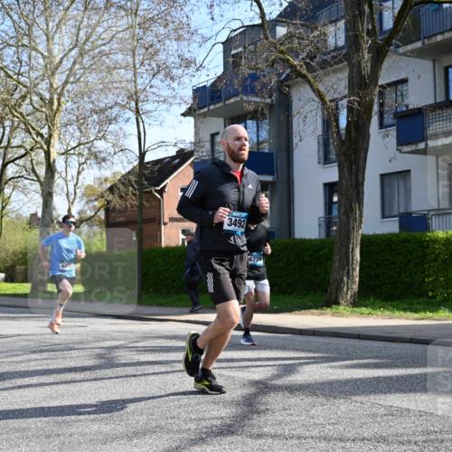 12.04.2026 - 45. Internationalen Wilhelmsburger Insellauf J. Mangold http://msf.ph/oto/9458750 12.04.2026 10:37:20 Ziel 2106, 4467, 4482, 4779, 3492, 5643, 3238, 2531, 5496, 5251, 3182, 2568, 2657, 4833, 5706, 4833, 5706, 2105, 4013, 3386 meine-sportfotos.de