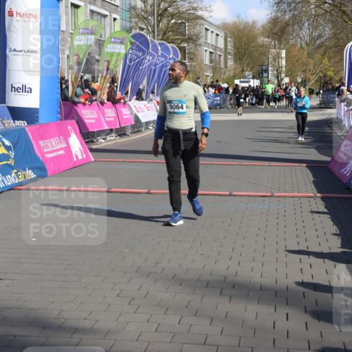 12.04.2026 - 45. Internationalen Wilhelmsburger Insellauf Strokosch-Dieckow http://msf.ph/oto/9458763 12.04.2026 11:05:16 Ziel 3064, 2225 meine-sportfotos.de