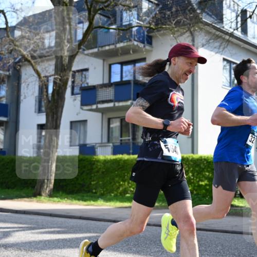 12.04.2026 - 45. Internationalen Wilhelmsburger Insellauf J. Mangold http://msf.ph/oto/9458774 12.04.2026 10:37:24 Ziel 4482, 4779, 3492, 5643, 3238, 2531, 5496, 5251, 5251, 3182, 2568, 2657, 4833, 5706, 2105, 4013, 3386, 5289, 2537, 2020 meine-sportfotos.de