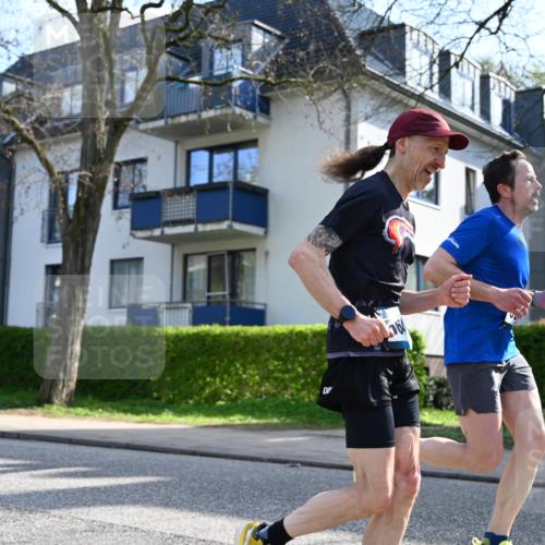12.04.2026 - 45. Internationalen Wilhelmsburger Insellauf J. Mangold http://msf.ph/oto/9458775 12.04.2026 10:37:24 Ziel 4482, 4779, 3492, 5643, 3238, 2531, 5496, 5251, 5251, 3182, 2568, 2657, 4833, 5706, 2105, 4013, 3386, 5289, 2537, 2020 meine-sportfotos.de