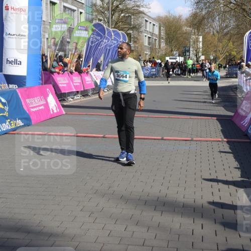 12.04.2026 - 45. Internationalen Wilhelmsburger Insellauf Strokosch-Dieckow http://msf.ph/oto/9458790 12.04.2026 11:05:16 Ziel 3064, 2225 meine-sportfotos.de