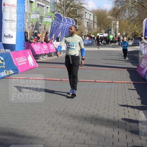 12.04.2026 - 45. Internationalen Wilhelmsburger Insellauf Strokosch-Dieckow http://msf.ph/oto/9458801 12.04.2026 11:05:16 Ziel 3064, 2225 meine-sportfotos.de