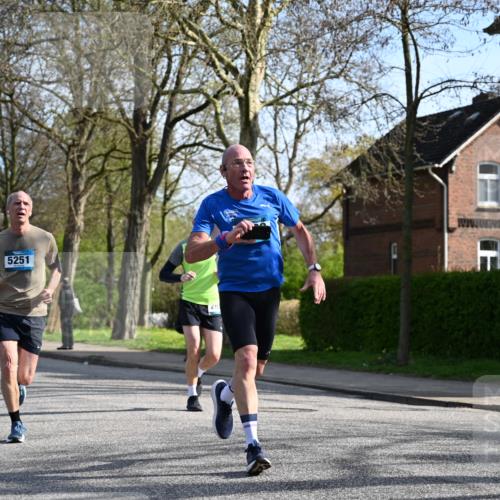 12.04.2026 - 45. Internationalen Wilhelmsburger Insellauf J. Mangold http://msf.ph/oto/9458815 12.04.2026 10:37:38 Ziel 2531, 5496, 5251, 3182, 2568, 2657, 4833, 5706, 2105, 2105, 4013, 3386, 5289, 2537, 2020, 5363, 5363, 2986, 5732, 3087, 4832, 2605 meine-sportfotos.de