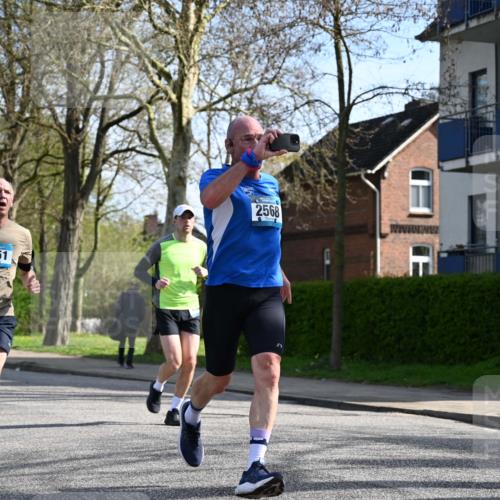 12.04.2026 - 45. Internationalen Wilhelmsburger Insellauf J. Mangold http://msf.ph/oto/9458820 12.04.2026 10:37:39 Ziel 5496, 5251, 3182, 2568, 2657, 4833, 5706, 2105, 4013, 3386, 5289, 2537, 2020, 5363, 2986, 2986, 5732, 3087, 4832, 2605 meine-sportfotos.de