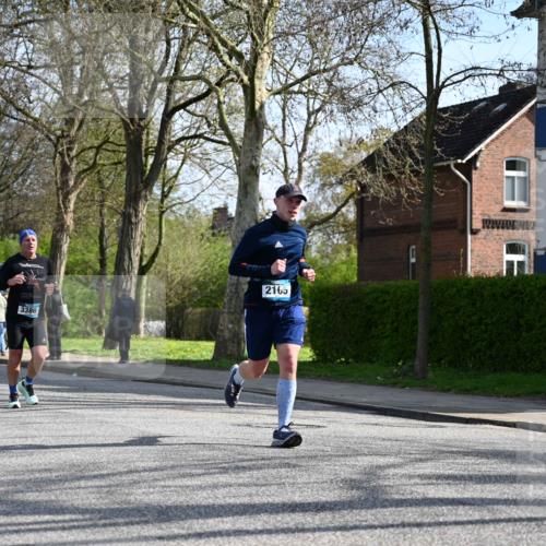 12.04.2026 - 45. Internationalen Wilhelmsburger Insellauf J. Mangold http://msf.ph/oto/9458832 12.04.2026 10:37:51 Ziel 2568, 2657, 4833, 5706, 2105, 4013, 3386, 5289, 2537, 2020, 5363, 2986, 2986, 5732, 3087, 4832, 2605, 2614, 4063, 3214, 2710 meine-sportfotos.de