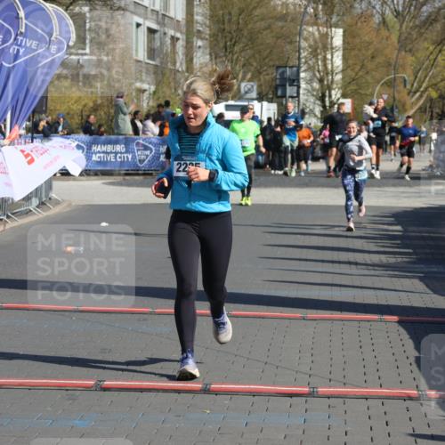 12.04.2026 - 45. Internationalen Wilhelmsburger Insellauf Strokosch-Dieckow http://msf.ph/oto/9458849 12.04.2026 11:05:20 Ziel 2225 meine-sportfotos.de