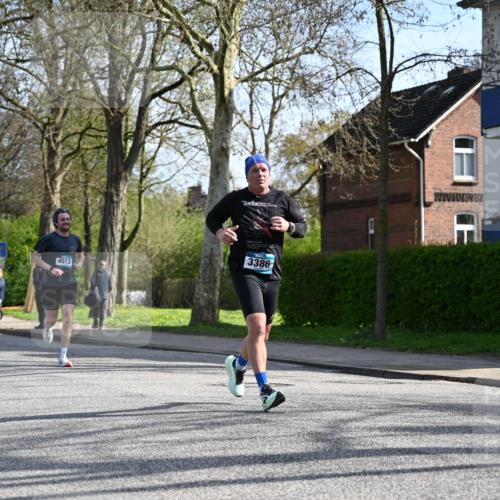 12.04.2026 - 45. Internationalen Wilhelmsburger Insellauf J. Mangold http://msf.ph/oto/9458851 12.04.2026 10:37:53 Ziel 2657, 4833, 5706, 2105, 4013, 3386, 5289, 2537, 2020, 5363, 2986, 5732, 3087, 4832, 2605, 2614, 4063, 3214, 2710 meine-sportfotos.de