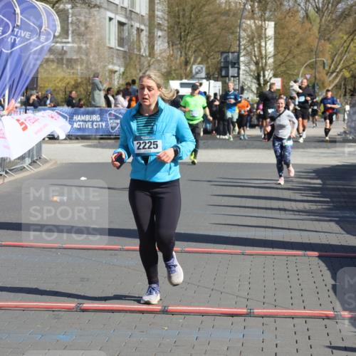 12.04.2026 - 45. Internationalen Wilhelmsburger Insellauf Strokosch-Dieckow http://msf.ph/oto/9458864 12.04.2026 11:05:20 Ziel 2225 meine-sportfotos.de