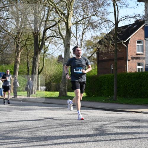 12.04.2026 - 45. Internationalen Wilhelmsburger Insellauf J. Mangold http://msf.ph/oto/9458865 12.04.2026 10:37:54 Ziel 2657, 4833, 5706, 2105, 4013, 3386, 5289, 2537, 2020, 5363, 2986, 5732, 3087, 4832, 2605, 2614, 2614, 4063, 3214, 2710 meine-sportfotos.de