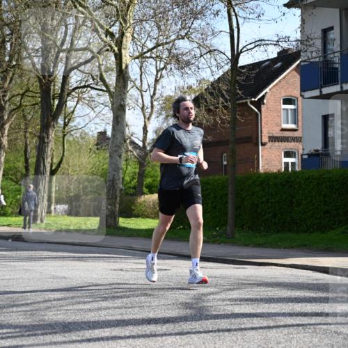 12.04.2026 - 45. Internationalen Wilhelmsburger Insellauf J. Mangold http://msf.ph/oto/9458869 12.04.2026 10:37:55 Ziel 4833, 5706, 2105, 4013, 3386, 5289, 2537, 2020, 5363, 2986, 5732, 3087, 4832, 2605, 2614, 4063, 3214, 2710 meine-sportfotos.de