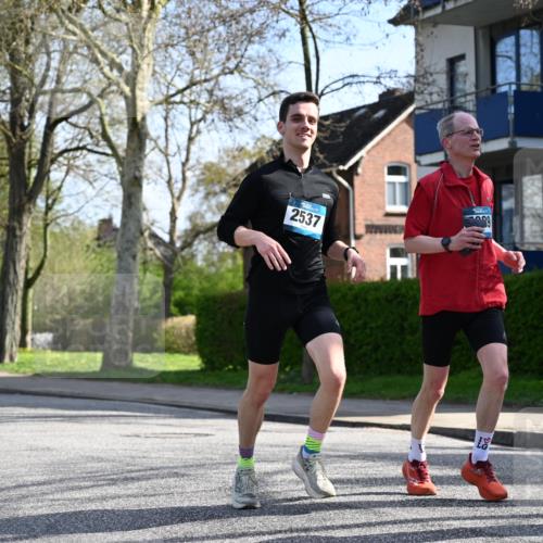 12.04.2026 - 45. Internationalen Wilhelmsburger Insellauf J. Mangold http://msf.ph/oto/9458891 12.04.2026 10:37:59 Ziel 2105, 4013, 3386, 5289, 2537, 2020, 5363, 2986, 5732, 3087, 4832, 2605, 2614, 4063, 3214, 2710, 4264 meine-sportfotos.de