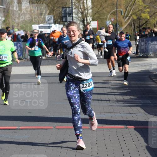 12.04.2026 - 45. Internationalen Wilhelmsburger Insellauf Strokosch-Dieckow http://msf.ph/oto/9458894 12.04.2026 11:05:26 Ziel 2203, 2415, 3130, 4286 meine-sportfotos.de