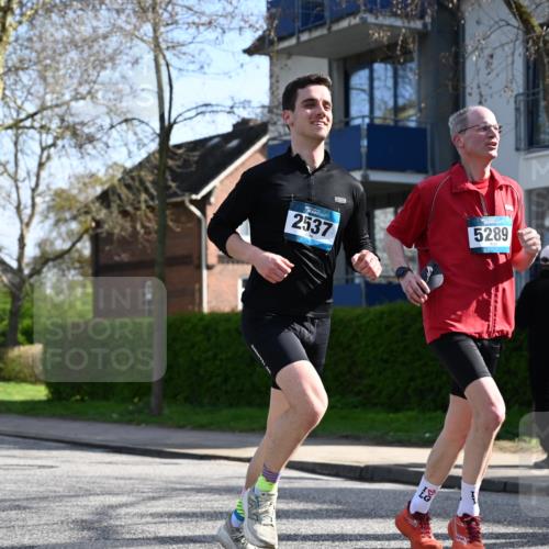 12.04.2026 - 45. Internationalen Wilhelmsburger Insellauf J. Mangold http://msf.ph/oto/9458898 12.04.2026 10:38:00 Ziel 2105, 4013, 3386, 5289, 2537, 2020, 5363, 2986, 5732, 3087, 4832, 2605, 2605, 2614, 4063, 3214, 2710, 4264 meine-sportfotos.de