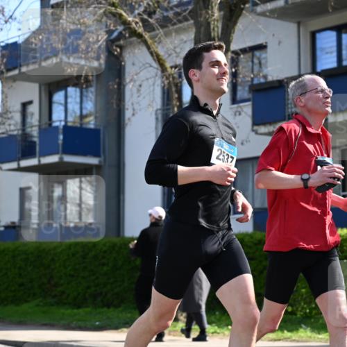 12.04.2026 - 45. Internationalen Wilhelmsburger Insellauf J. Mangold http://msf.ph/oto/9458904 12.04.2026 10:38:00 Ziel 2105, 4013, 3386, 5289, 2537, 2020, 5363, 2986, 5732, 3087, 4832, 2605, 2605, 2614, 4063, 3214, 2710, 4264 meine-sportfotos.de