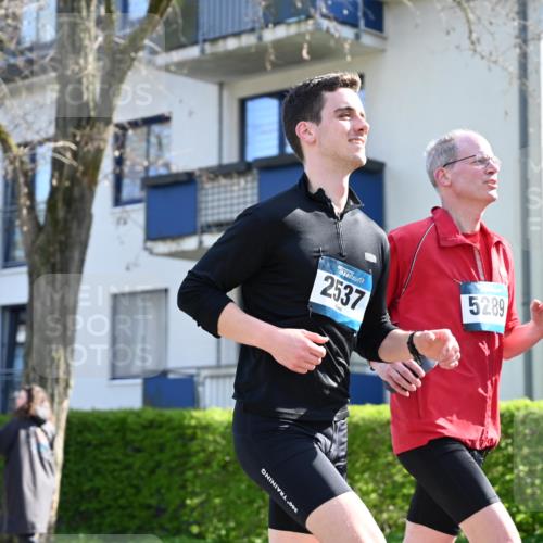 12.04.2026 - 45. Internationalen Wilhelmsburger Insellauf J. Mangold http://msf.ph/oto/9458908 12.04.2026 10:38:00 Ziel 2105, 4013, 3386, 5289, 2537, 2020, 5363, 2986, 5732, 3087, 4832, 2605, 2605, 2614, 4063, 3214, 2710, 4264 meine-sportfotos.de