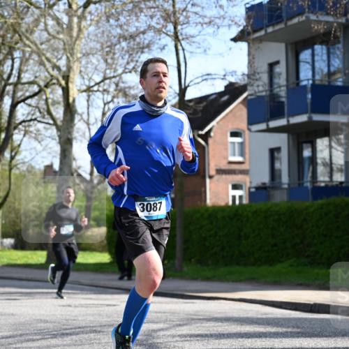 12.04.2026 - 45. Internationalen Wilhelmsburger Insellauf J. Mangold http://msf.ph/oto/9458926 12.04.2026 10:38:08 Ziel 5289, 2537, 2020, 5363, 2986, 5732, 3087, 4832, 2605, 2614, 4063, 3214, 2710, 4264, 3911 meine-sportfotos.de