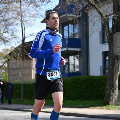 12.04.2026 - 45. Internationalen Wilhelmsburger Insellauf J. Mangold http://msf.ph/oto/9458933 12.04.2026 10:38:08 Ziel 5289, 2537, 2020, 5363, 2986, 5732, 3087, 4832, 2605, 2614, 4063, 3214, 2710, 4264, 3911 meine-sportfotos.de