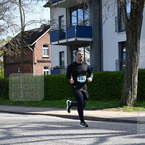 12.04.2026 - 45. Internationalen Wilhelmsburger Insellauf J. Mangold http://msf.ph/oto/9458942 12.04.2026 10:38:10 Ziel 5289, 2537, 2020, 5363, 2986, 5732, 3087, 4832, 2605, 2614, 4063, 3214, 3214, 2710, 4264, 3911 meine-sportfotos.de