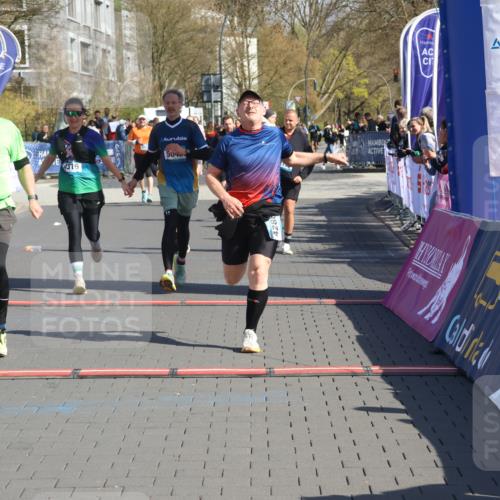 12.04.2026 - 45. Internationalen Wilhelmsburger Insellauf Strokosch-Dieckow http://msf.ph/oto/9458946 12.04.2026 11:05:30 Ziel 2203, 2415, 3130, 4286, 4516, 5043, 2730, 2193 meine-sportfotos.de