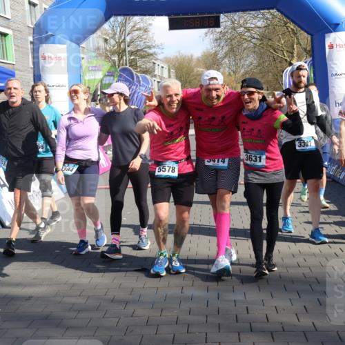 12.04.2026 - 45. Internationalen Wilhelmsburger Insellauf Strokosch-Dieckow http://msf.ph/oto/9458948 12.04.2026 10:48:38 Ziel 4882, 2053, 4563, 4866, 2438, 3513 meine-sportfotos.de