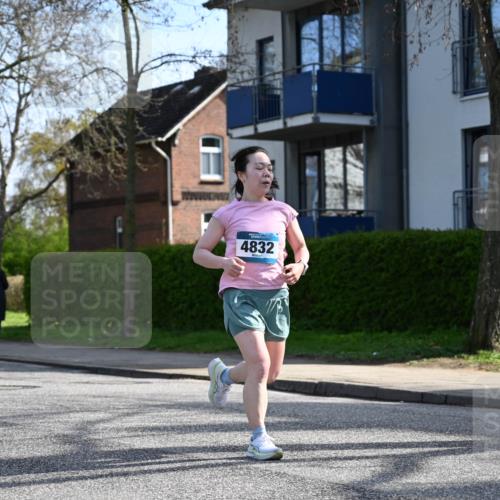 12.04.2026 - 45. Internationalen Wilhelmsburger Insellauf J. Mangold http://msf.ph/oto/9458962 12.04.2026 10:38:12 Ziel 5363, 2986, 5732, 3087, 4832, 2605, 2614, 4063, 3214, 2710, 4264, 3911, 5511, 4679 meine-sportfotos.de